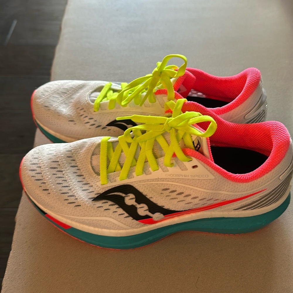 Saucony Endorphin Speed Size 8 EUC